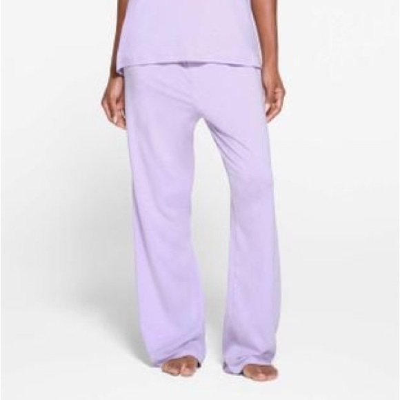 Skims Set - Boyfriend Long Sleeve Tshirt & Loose Pants in LILAC - Large - Picture 7 of 16